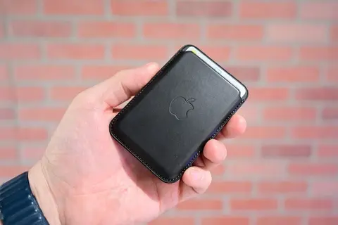 Ví da MagSafe mới được Apple bổ sung tính năng tìm vị trí