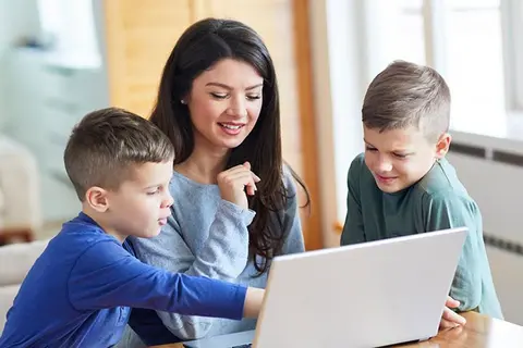 Cẩm nang chọn mua laptop cho bé học online