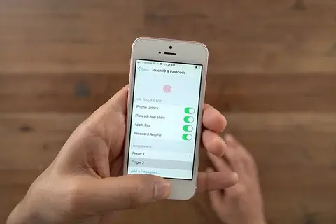Bloomberg: Apple sẽ không mang Touch ID trở lại iPhone
