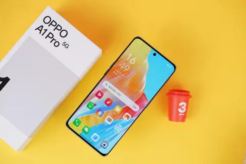 Trên tay OPPO A1 Pro: Màn OLED cong, camera 108MP, sạc 67W, giá chỉ 6.1 triệu đồng