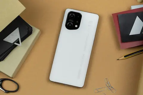 Trên tay OPPO Find X5: Thiết kế tương lai nhưng cấu hình của năm 2021