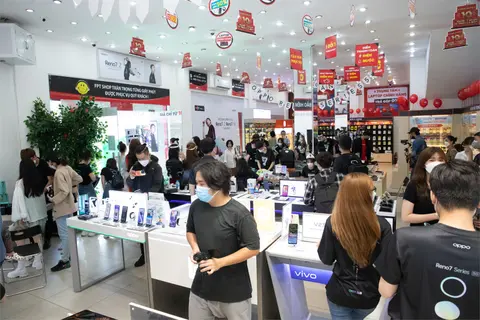 Mở bán OPPO Reno7 Series, FPT Shop lập kỷ lục mới, giao gần 3.000 máy đến khách hàng