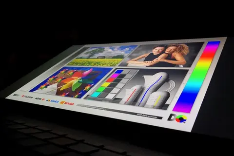 HP có thể đang làm việc trên laptop 17 inch với màn hình OLED có thể gập lại