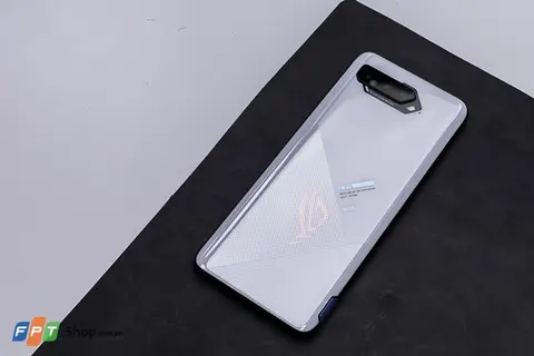Trên tay Asus ROG Phone 5S 5G: Màn hình 144Hz, Snapdragon 888+, tản nhiệt ấn tượng và pin 6.000 mAh