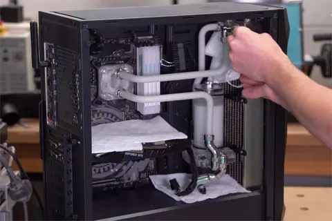 Xử lý tản nhiệt nước bị rò rỉ như thế nào cho đúng cách?