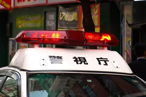 Chơi lớn, một thanh niên cả gan dám gắn AirTag lên xe cảnh sát để theo dõi