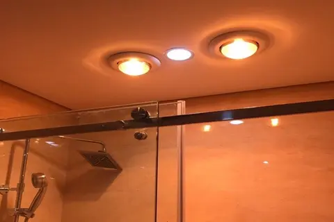 Sử dụng đèn sưởi nhà tắm loại nào tốt? Top 3 thương hiệu đèn sưởi tốt nhất hiện nay