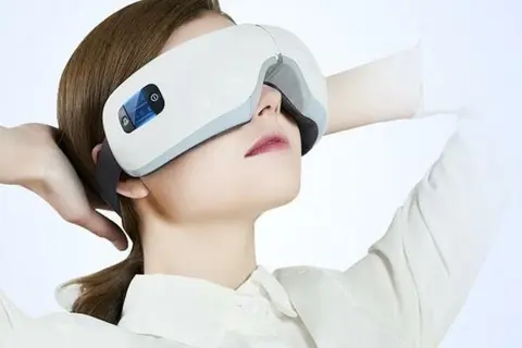 Có nên mua máy massage mắt không? Những lợi ích khi sử dụng máy massage mắt