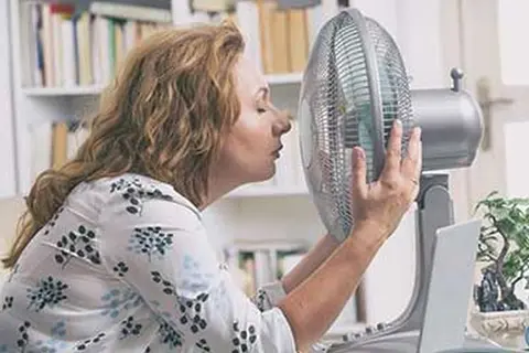 Giải thích 5 nguyên nhân khiến quạt bị nóng và cách khắc phục nhanh chóng