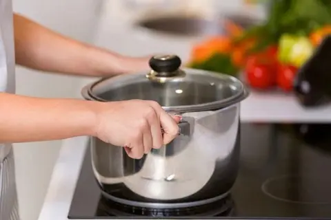 Nồi bếp từ có dùng được cho bếp ga không? Cách chọn mua nồi bếp từ chuẩn nhất