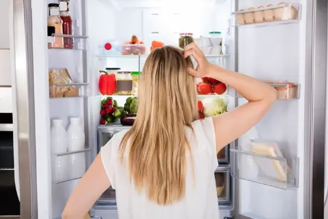 Bật mí cách khử mùi tủ lạnh đơn giản để đánh bay mùi hôi khó chịu