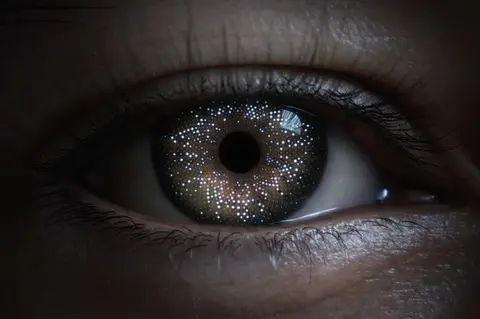 Optic ID là gì? Công nghệ này hoạt động như thế nào trên Apple Vision Pro?