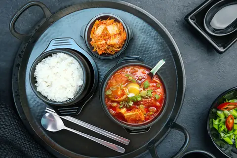Gợi ý cách nấu canh kim chi đậu phụ chuẩn vị, ngon hết ý, thích hợp cho bữa cơm gia đình