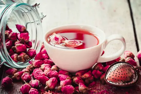 Trà hoa hồng là gì? Cách pha trà hoa hồng đúng cách bồi dưỡng cho sức khỏe chị em