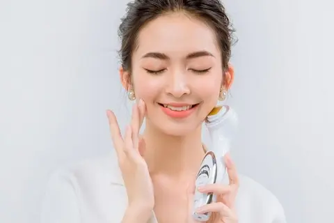 Máy nâng cơ là gì, có công dụng gì và có nên mua máy nâng cơ mặt hay không?