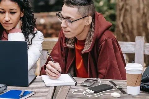 Pin sạc dự phòng nào tốt 2024? Gợi ý top 5 sạc dự phòng chính hãng, đáng sở hữu tại FPT Shop