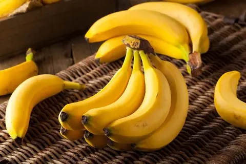 Cách ngâm rượu chuối chín "ngon - bổ - rẻ" phương thuốc chữa bệnh dân gian hiệu quả