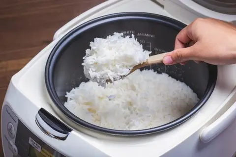 Top 5 nồi cơm điện tốt giá dưới 1 triệu nấu ngon nhất và đáp ứng nhiều nhu cầu nấu nướng đa dạng