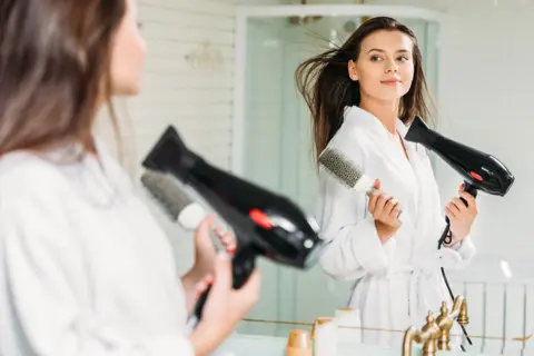 Máy sấy tóc 360 độ là gì? Làm thế nào để mua được một chiếc máy sấy tóc tốt và phù hợp?