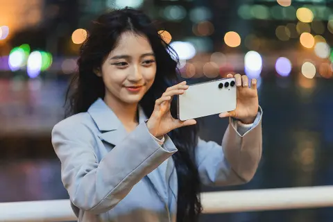 Ngắm Sài Gòn lên đèn cùng Samsung Galaxy A55 5G: Chụp đêm nét căng, xóa phông ảo diệu