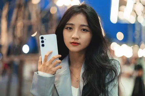 Chỉ với 10 triệu đồng, Samsung Galaxy A55 5G khiến người dùng ngỡ như đang cầm flagship trên tay