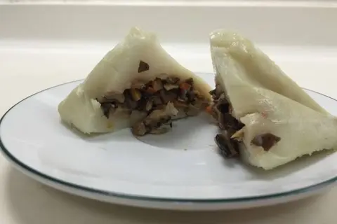 Học lỏm 2 cách làm bánh giò chay siêu đơn giản, khiến ai cũng phải thích mê ngay lập tức
