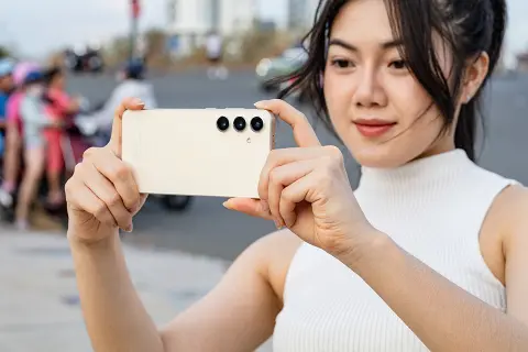 Ngẩn ngơ trước vẻ đẹp nên thơ của mùa hạ qua lăng kính Samsung Galaxy S24+
