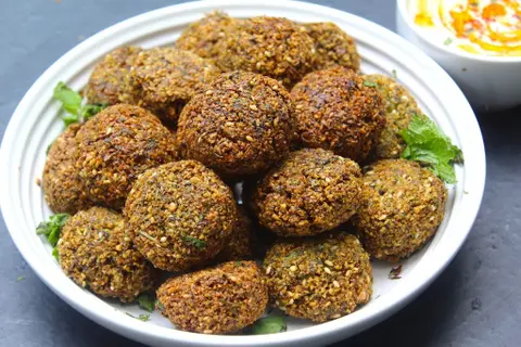 Giải đáp falafel (chả đậu gà) là gì? Nguồn gốc và cách làm món falafel thơm ngon, bùi ngậy tại nhà