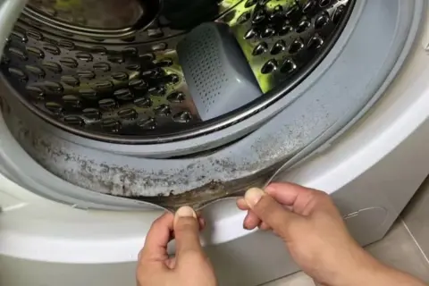 Cách loại bỏ triệt để khi máy giặt bị đóng cặn bẩn giúp máy sạch sâu và hiệu quả