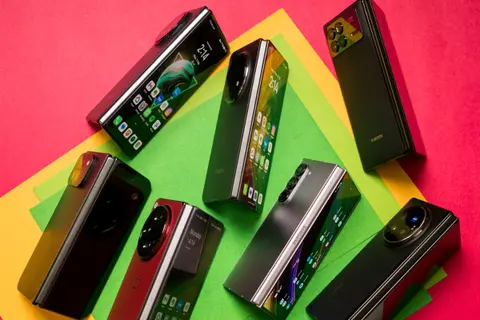 Top điện thoại màn hình gập ra mắt 2025: Cuộc cách mạng thiết kế và hiệu năng