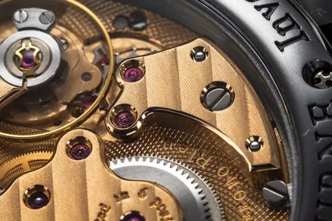 Chân kính Jewel là gì? Giải mã chi tiết nhỏ quyết định độ bền đồng hồ cơ, tránh hiểu nhầm khi chọn mua