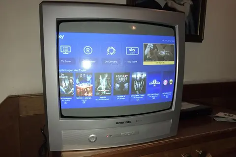 Hướng dẫn chi tiết cách chỉnh màu tivi đời cũ để có trải nghiệm xem phim và giải trí tuyệt vời