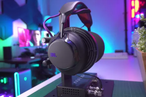 Đánh giá tai nghe JBL Quantum 950: Âm thanh không gian 7.1 ấn tượng, pin thay nhanh tiện lợi
