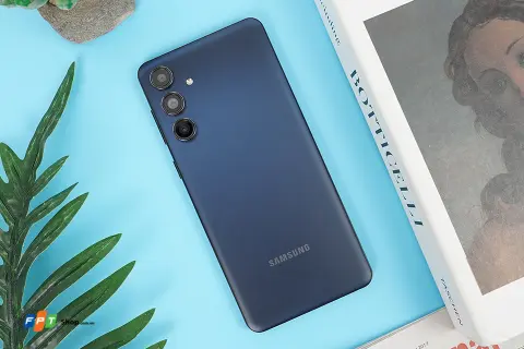 Trên tay và đánh giá nhanh Galaxy M55 5G: "Chiến binh" hiệu năng mạnh mẽ Snapdragon 7 Gen 1, pin 5.000mAh và sạc nhanh 45W