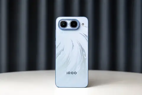 Trên tay iQOO Neo 11 Ultra: Khi vivo làm mới dòng iQOO với thiết kế mới lạ và viên pin lên đến 9.100 mAh