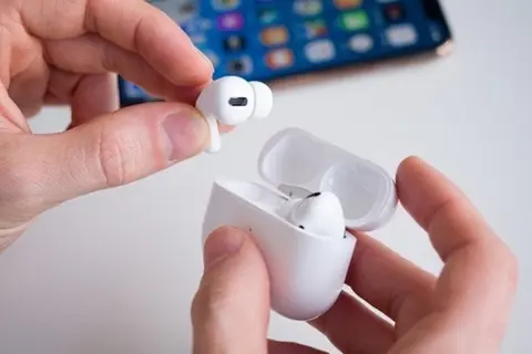 AirPods bị nóng phải làm sao? Nguyên nhân và cách khắc phục an toàn, hiệu quả