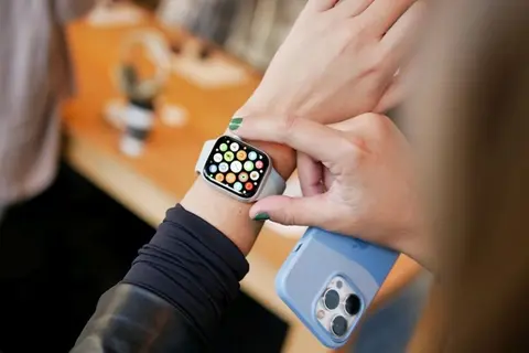 Đồng hồ Apple Watch bị sọc màn hình: Nguyên nhân và cách khắc phục hiệu quả