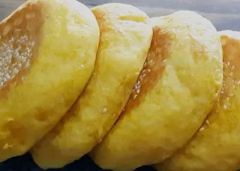 Vào bếp trổ tài cách làm bánh bí đỏ nướng áp chảo mềm mịn, béo ngậy khó cưỡng