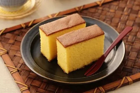 Hướng dẫn cách làm bánh bông lan bí đỏ bông xốp, ít ngọt, ăn hoài không chán