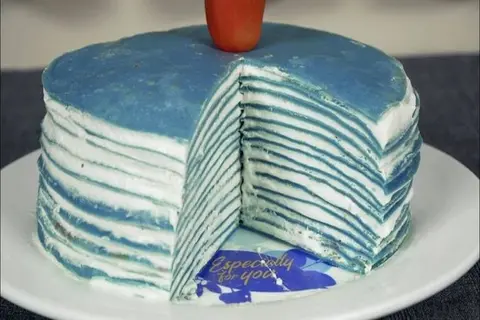 Bánh crepe ngàn lớp hoa đậu biếc: Món bánh đẹp mắt, mềm mịn và thơm béo khó cưỡng