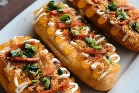 Bánh mì xúc xích chà bông: Bí quyết làm tại nhà hấp dẫn, thơm ngon, bắt mắt như ngoài hàng