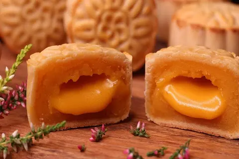 Cách làm bánh trung thu trứng chảy: Bí quyết cho lớp nhân tan chảy hoàn hảo ai cũng mê