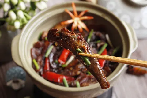 Bí kíp làm món cá bống kho tộ bình dị nhưng vô cùng hấp dẫn, đậm đà tình quê