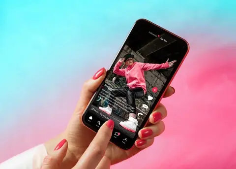 Hướng dẫn cách bật tính năng tự động phát video tiếp theo trên TikTok đơn giản