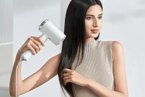Cách chọn máy sấy tóc cho tóc dài phù hợp từng chất tóc, từ tóc mảnh đến tóc dày và dễ xơ rối