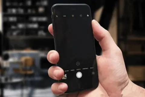 Camera iPhone bị đen phải làm sao? Hướng dẫn xử lý chi tiết từ A-Z