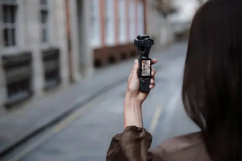 Top camera quay vlog tốt nhất 2026, giúp bạn lưu lại những thước phim ấn tượng
