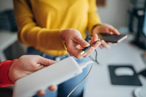 Cách chọn mua sạc dự phòng chuẩn cho iPhone: Kinh nghiệm chọn sạc chất lượng, an toàn