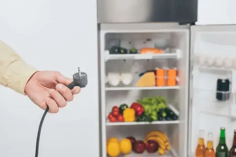 Có nên rút điện tủ lạnh khi đi du lịch dài ngày? Phân tích chi tiết và cách xử lý đúng