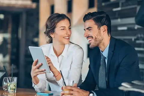 Co-worker là gì? Cách hiểu đúng và bí quyết để hòa hợp trong môi trường công sở